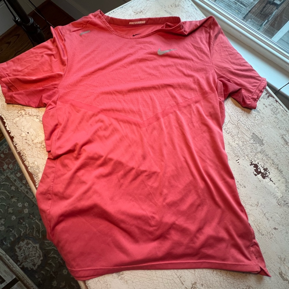 Nike Men's Coral Short Sleeve Tee